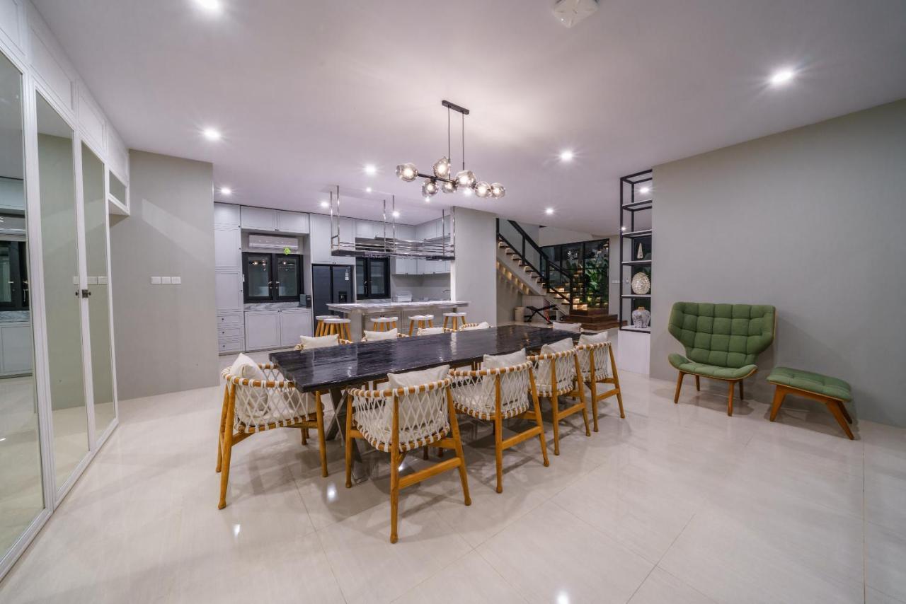 Villa Okenada - Modern 5-Bedroom Pool Villa In Berawa! Чангу Экстерьер фото