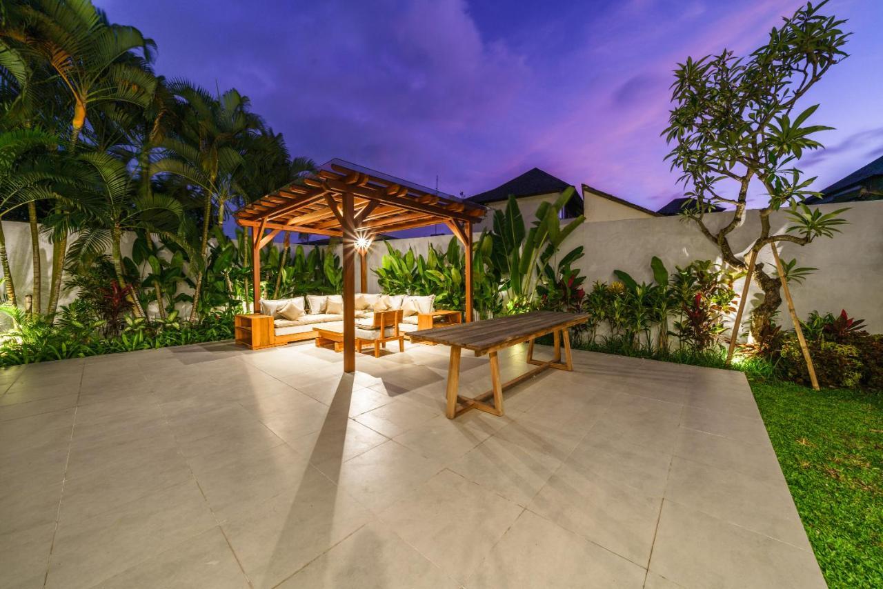 Villa Okenada - Modern 5-Bedroom Pool Villa In Berawa! Чангу Экстерьер фото